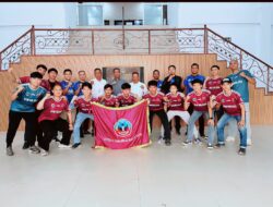 Rektor USN Kolaka Lepas Tim Futsal Berlaga di Kejuaraan Futsal Antar Perguruan Tinggi se-Sultra